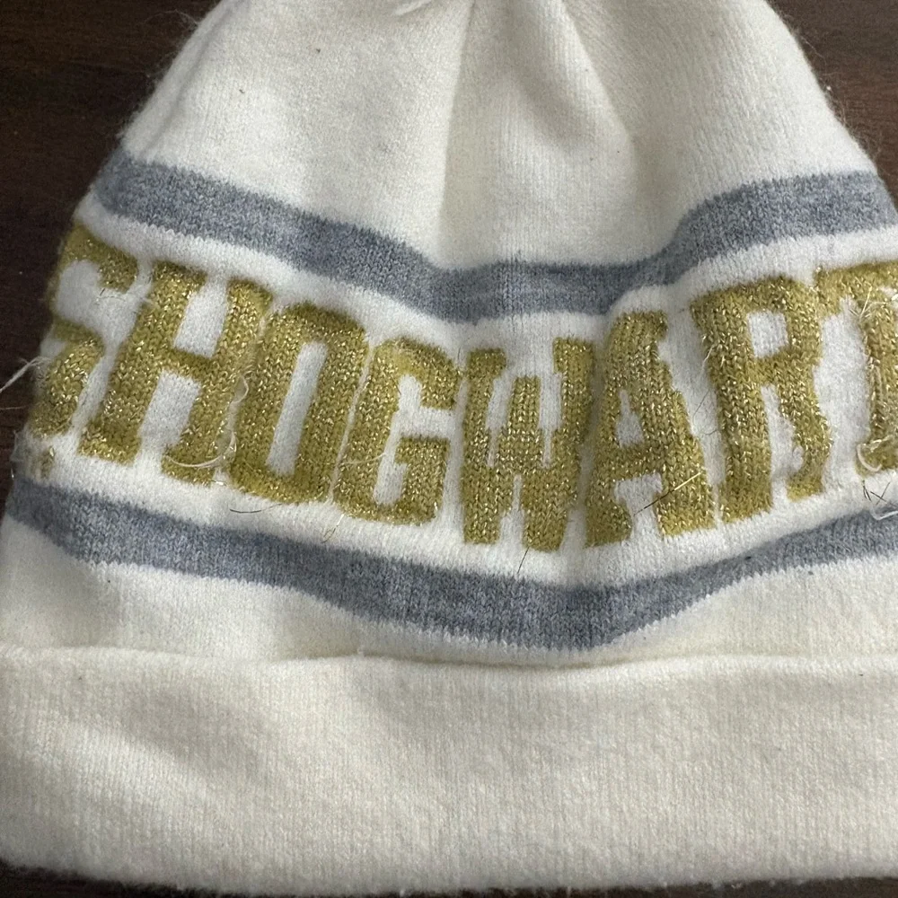 Hogwarts Harry Potter Kids Pom-Pom Hat in White and Gold fall winter